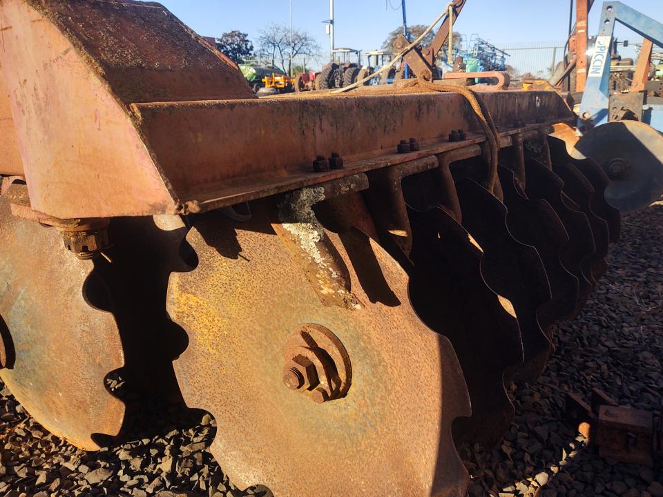 Grade aradora de arrasto