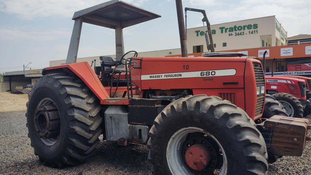 Trator MF680